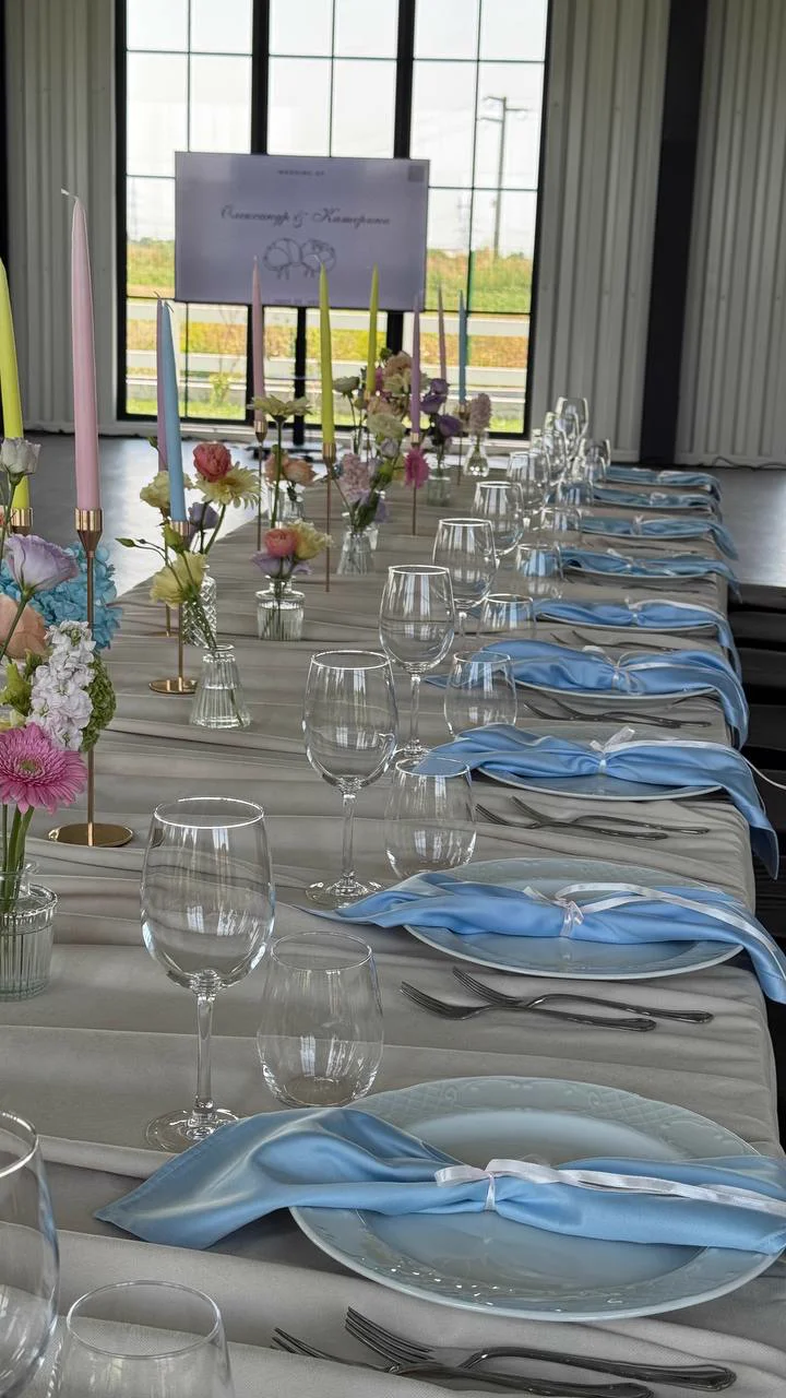 Pastel wedding table with candles and flowers
