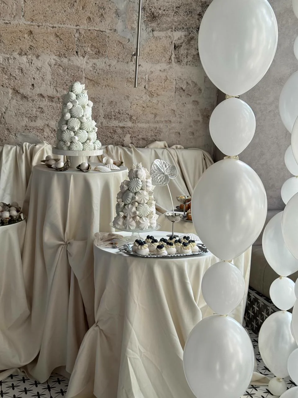 Wedding table flowers